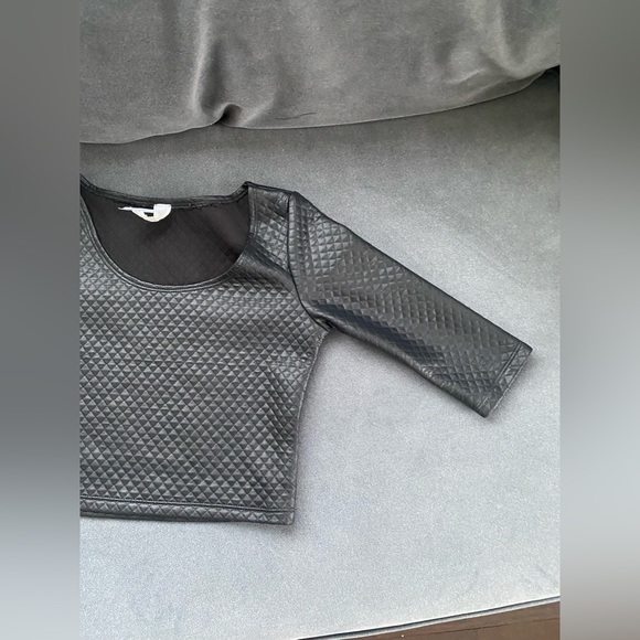 Quilted faux leather long crop top - Picture 6 of 8